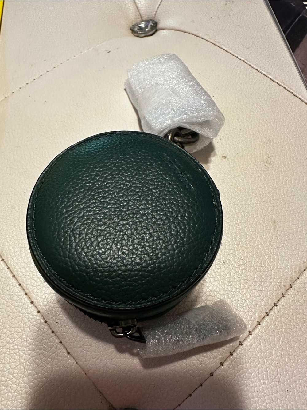 Coach Round Green Leather Multi Use Case with Keychain - Picture 2 of 6